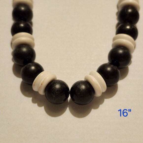 Vintage Chunky Beaded Necklace 16" 60's 70's Black and White - Picture 5 of 5